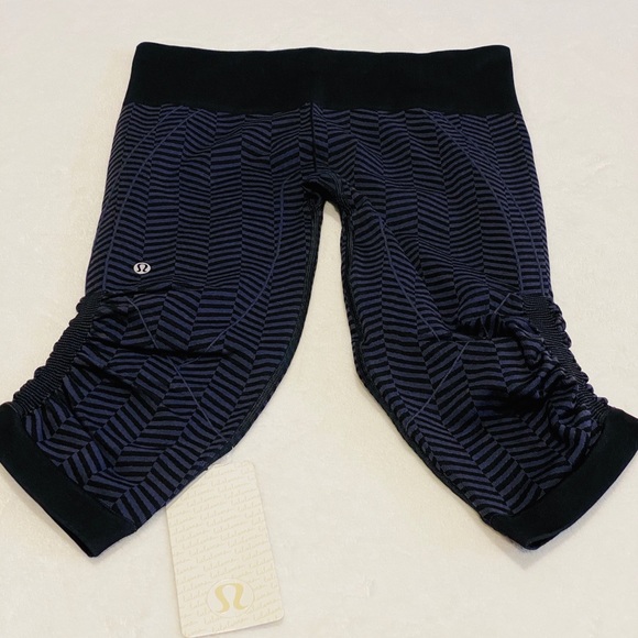 🎉HP🎉NWT Lululemon In The Flow Crop Blue Chevron - Picture 5 of 8